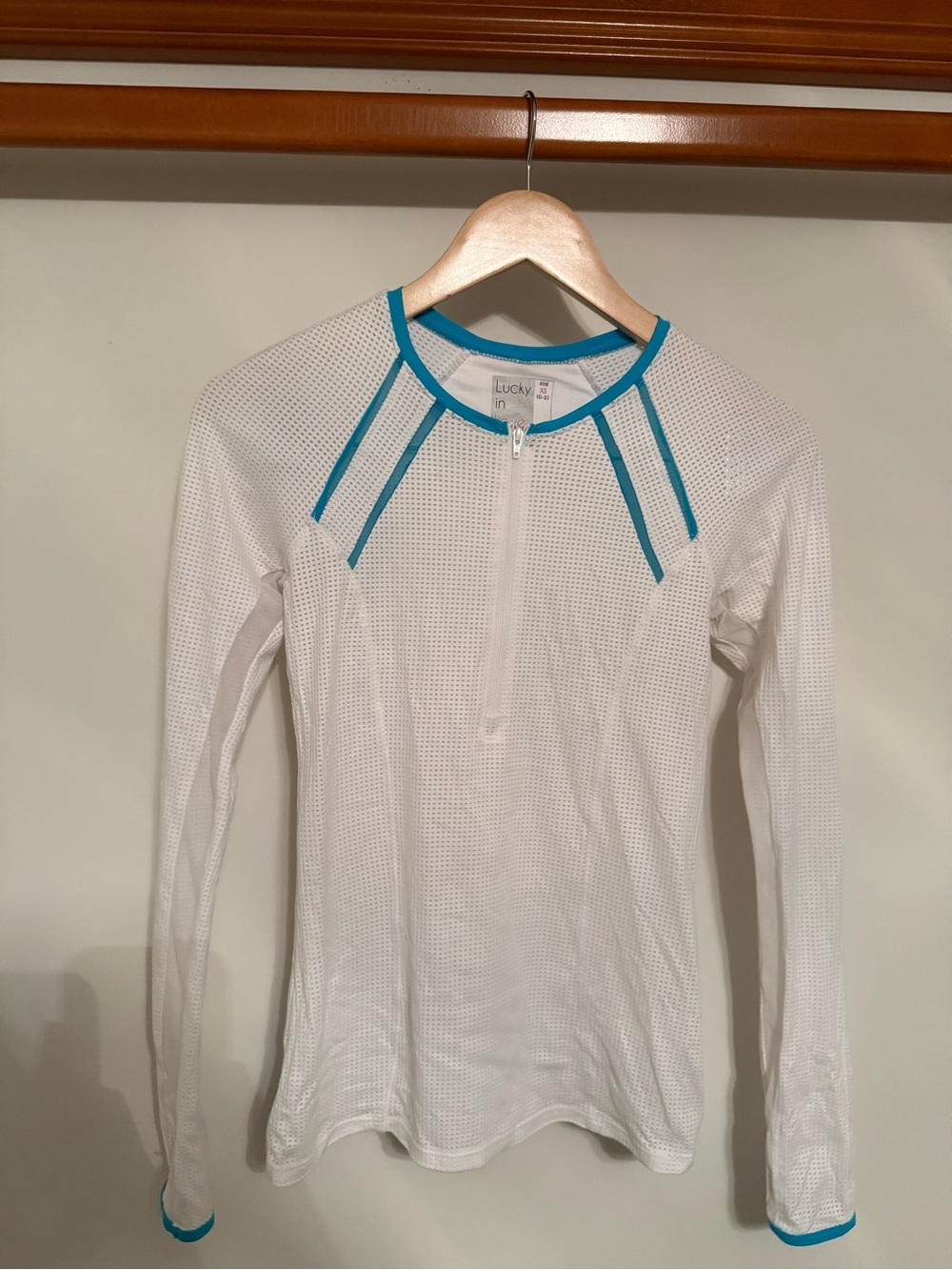 Lucky in Love mesh blue and white athletic long sleeve top - tennis/golf 🫶🏼